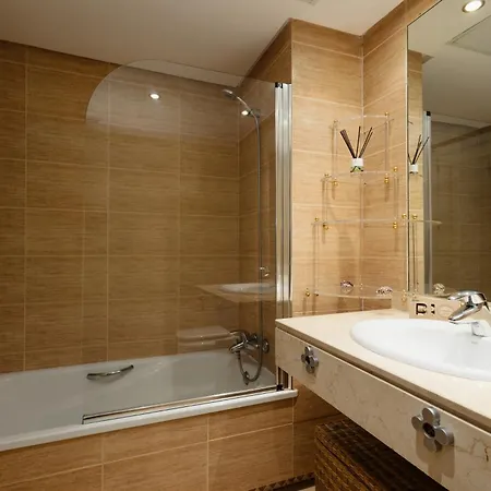Ground Floor With Terrace And Pool In Puerto Banus, Apartment Marbella