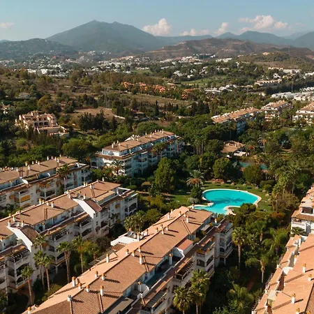 Spacious Apartment, With Private Terrace And Large Communal Pool And Tennis Courts, In Puerto Banus * Marbella
