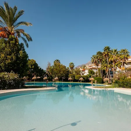 Ground Floor With Terrace And Pool In Puerto Banus,