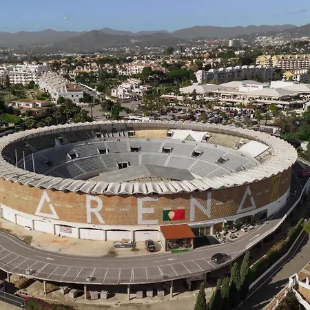 Lägenhet Spacious Apartment, With Private Terrace And Large Communal Pool And Tennis Courts, In Puerto Banus Marbella
