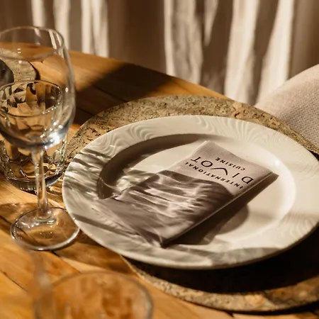 Lägenhet Spacious Apartment, With Private Terrace And Large Communal Pool And Tennis Courts, In Puerto Banus *