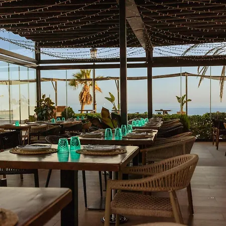 Spacious Apartment, With Private Terrace And Large Communal Pool And Tennis Courts, In Puerto Banus Apartmán Marbella