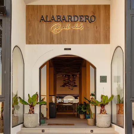 Apartment Spacious Apartment, With Private Terrace And Large Communal Pool And Tennis Courts, In Puerto Banus Marbella