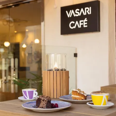 Spacious Apartment, With Private Terrace And Large Communal Pool And Tennis Courts, In Puerto Banus Apartmán *