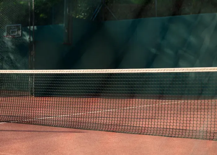 Spacious Apartment, With Private Terrace And Large Communal Pool And Tennis Courts, In Puerto Banus 公寓 马尔韦利亚