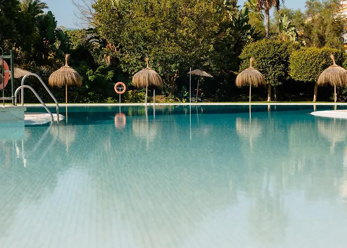 Spacious Apartment, With Private Terrace And Large Communal Pool And Tennis Courts, In Puerto Banus 公寓