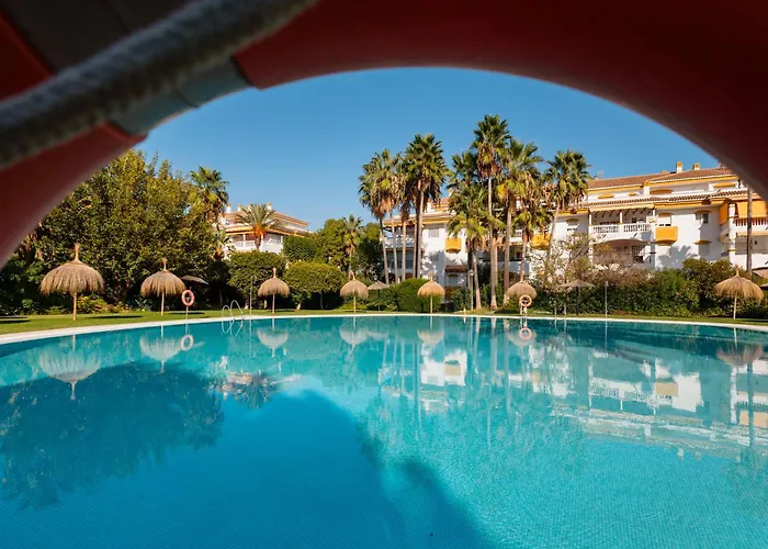 Spacious Apartment, With Private Terrace And Large Communal Pool And Tennis Courts, In Puerto Banus 公寓 *