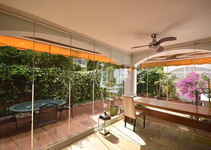 Spacious Apartment, With Private Terrace And Large Communal Pool And Tennis Courts, In Puerto Banus * 马尔韦利亚