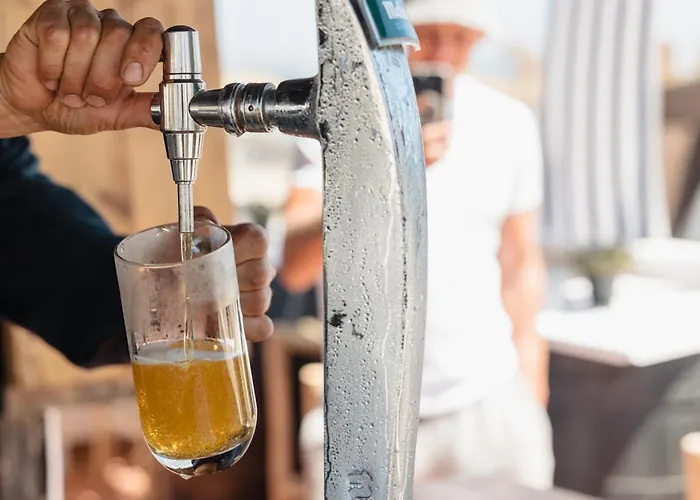 Spacious Apartment, With Private Terrace And Large Communal Pool And Tennis Courts, In Puerto Banus 公寓 *