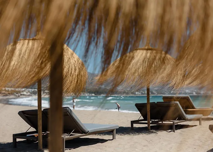 Spacious Apartment, With Private Terrace And Large Communal Pool And Tennis Courts, In Puerto Banus *