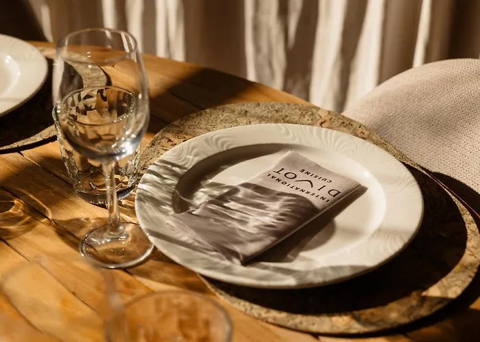 公寓 Spacious Apartment, With Private Terrace And Large Communal Pool And Tennis Courts, In Puerto Banus *