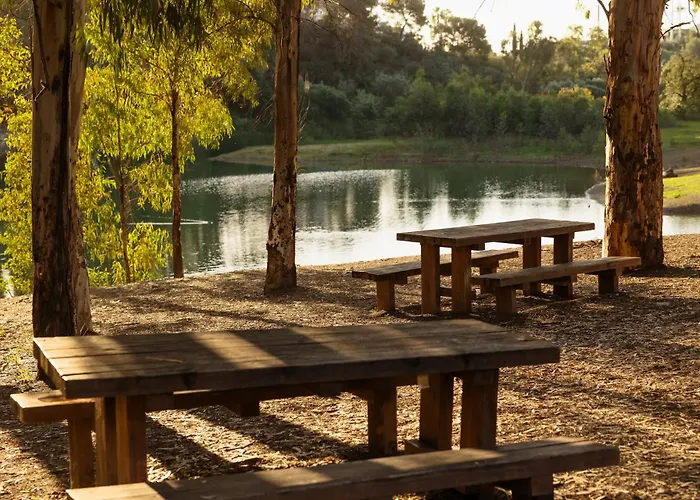 Spacious Apartment, With Private Terrace And Large Communal Pool And Tennis Courts, In Puerto Banus * 马尔韦利亚