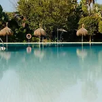 Spacious Apartment, With Private Terrace And Large Communal Pool And Tennis Courts, In Puerto Banus Daire