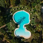 Spacious Apartment, With Private Terrace And Large Communal Pool And Tennis Courts, In Puerto Banus Marbella