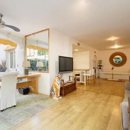 Spacious Apartment, With Private Terrace And Large Communal Pool And Tennis Courts, In Puerto Banus * Marbella