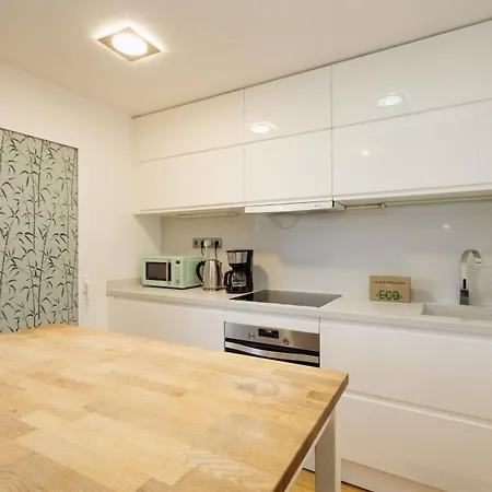 Daire Spacious Apartment, With Private Terrace And Large Communal Pool And Tennis Courts, In Puerto Banus Marbella