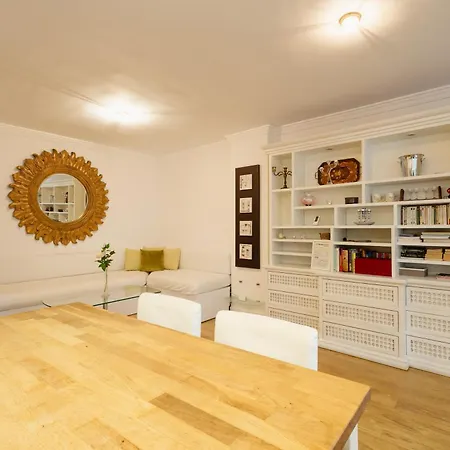Daire Spacious Apartment, With Private Terrace And Large Communal Pool And Tennis Courts, In Puerto Banus