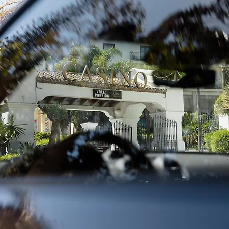 Spacious Apartment, With Private Terrace And Large Communal Pool And Tennis Courts, In Puerto Banus