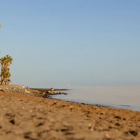 Spacious Apartment, With Private Terrace And Large Communal Pool And Tennis Courts, In Puerto Banus * Marbella